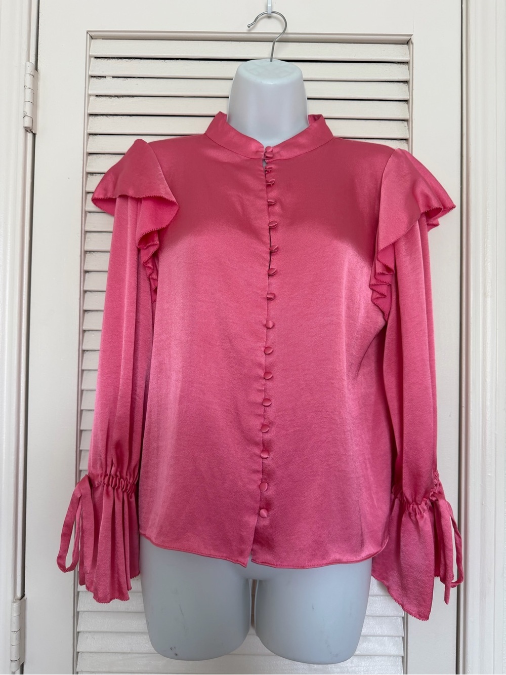 Alice + Olivia Brayden Ruffle Detail Satin Blouse Pink M Ruffle Sleeve Tie Cuff - Picture 3 of 10